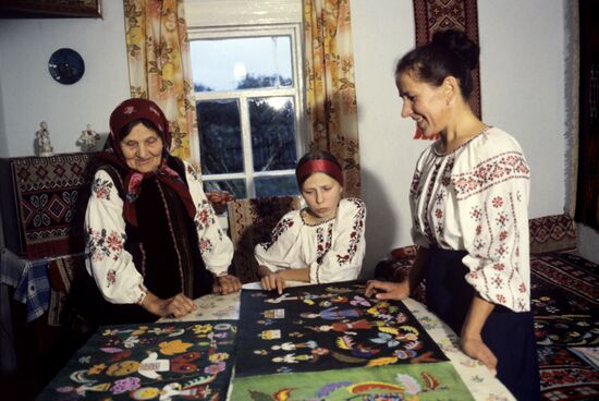 Svetlana Semenyuk with her mother and grandmother