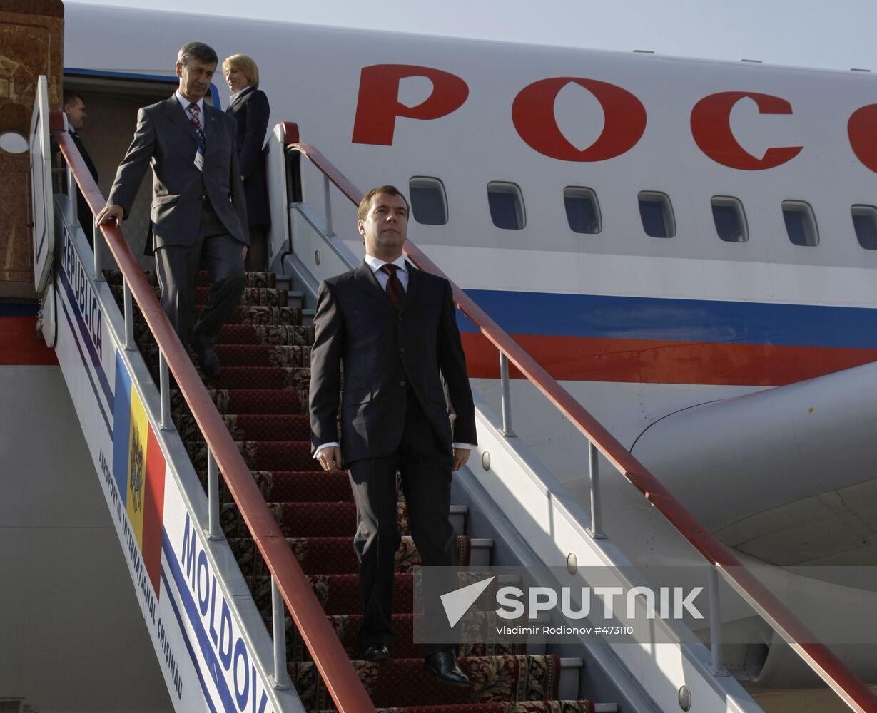 Dmitry Medvedev arrives in Kishinev
