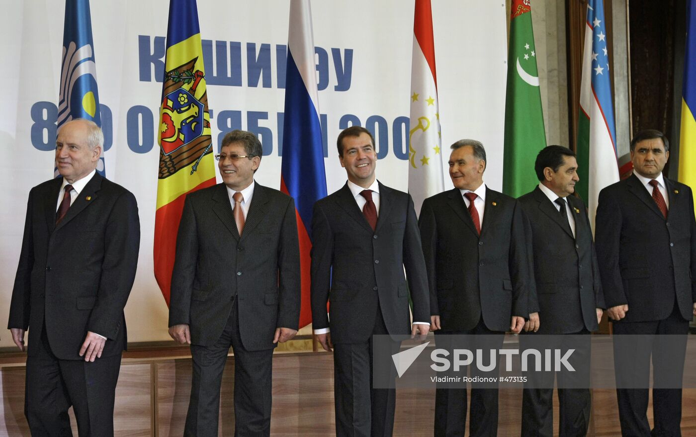 Dmitry Medvedev attends CIS summit
