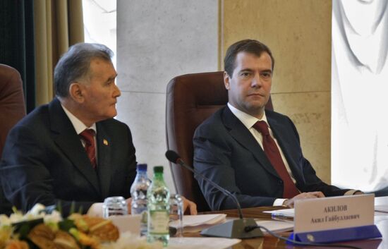 Dmitry Medvedev attends CIS summit