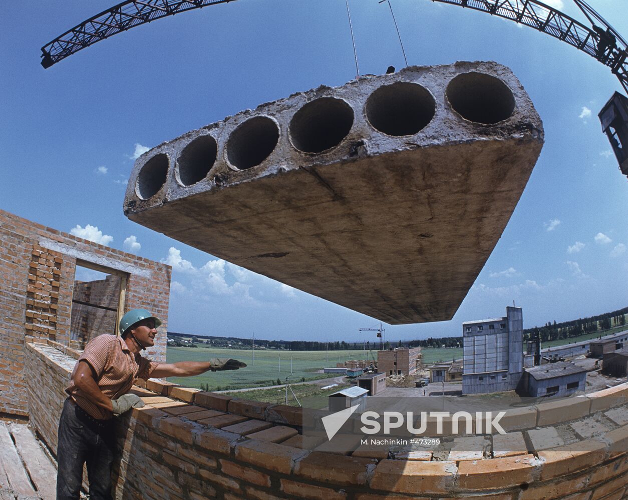 Construction of nine-storey residential building