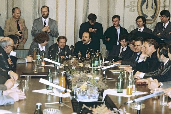 Václav Havel and Nikolai Gubenko