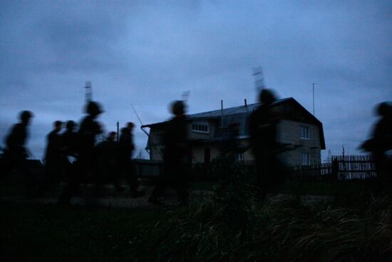 Special forces soldiers taking red beret qualification exam