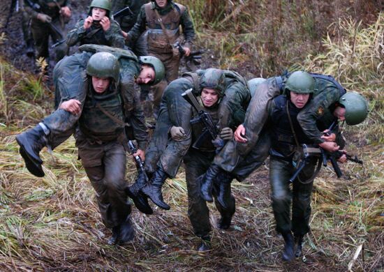 Special forces soldiers taking red beret qualification exam