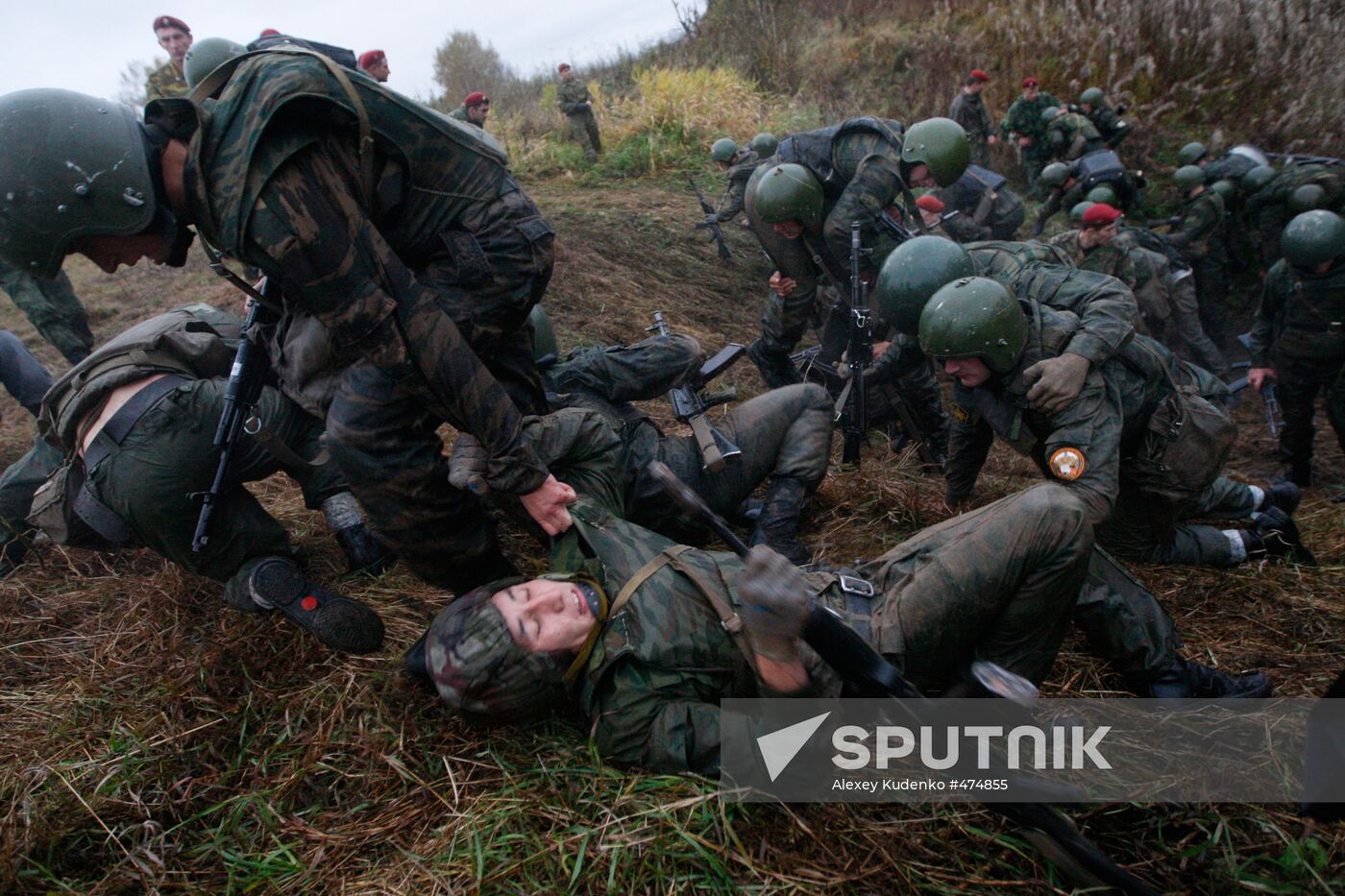 Special forces soldiers taking red beret qualification exam