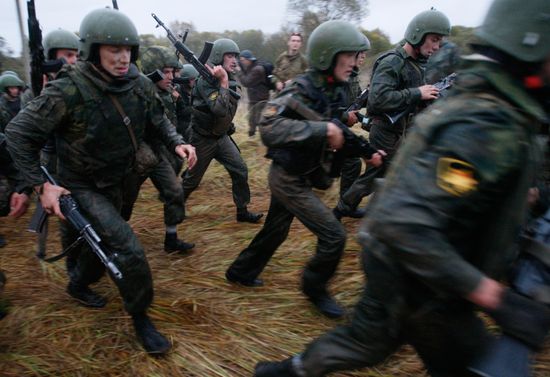 Special forces soldiers taking red beret qualification exam