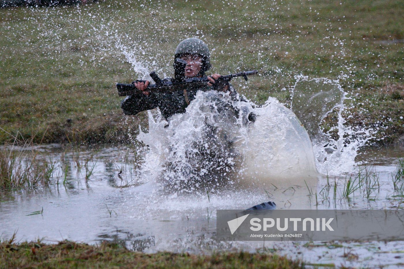 Special forces soldiers taking red beret qualification exam