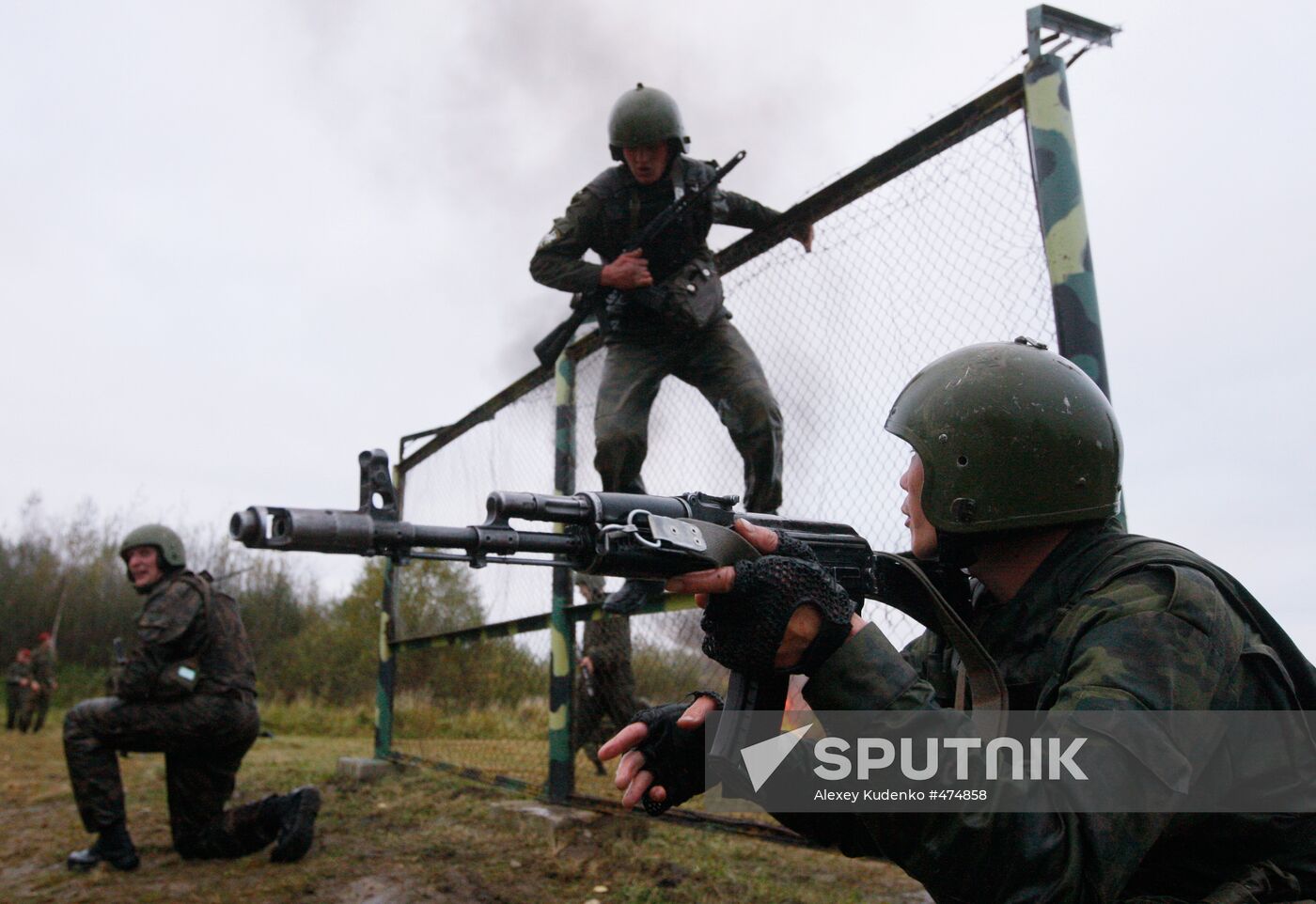 Special forces soldiers taking red beret qualification exam