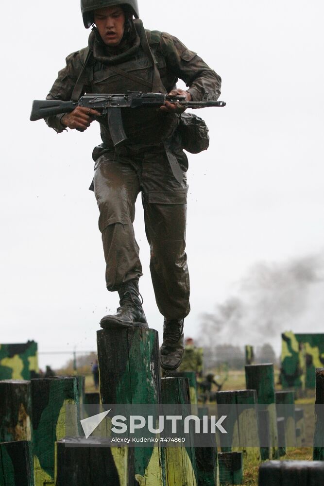 Special forces soldiers taking red beret qualification exam