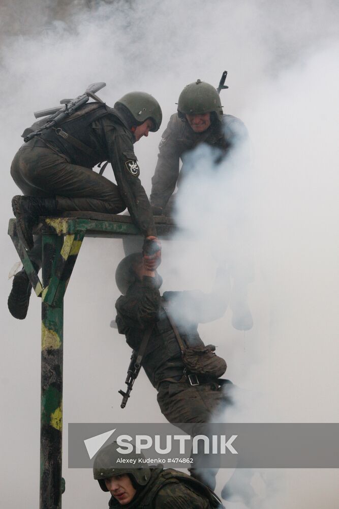 Special forces soldiers taking red beret qualification exam