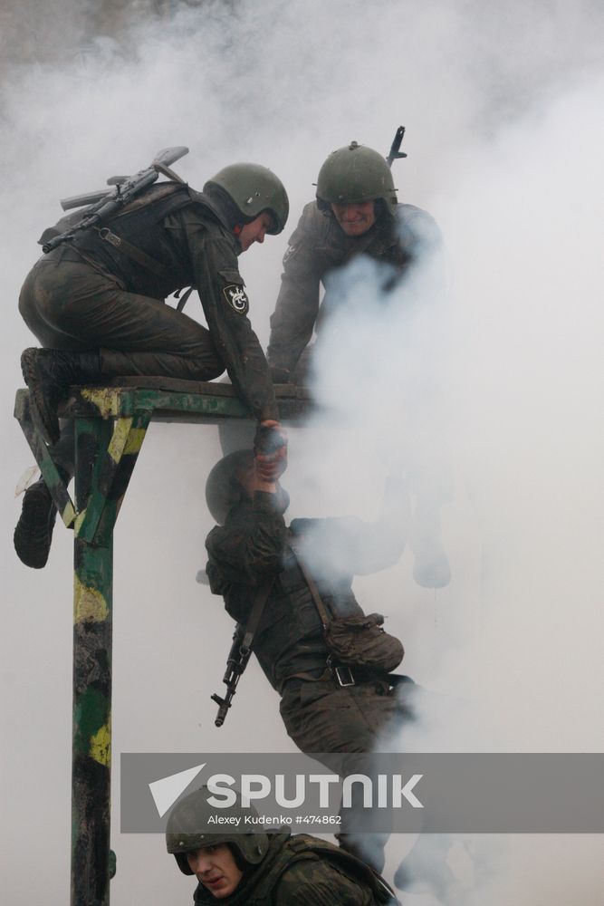 Special forces soldiers taking red beret qualification exam