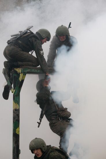 Special forces soldiers taking red beret qualification exam