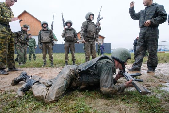 Special forces soldiers taking red beret qualification exam
