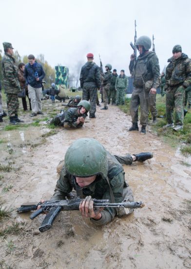 Special forces soldiers taking red beret qualification exam