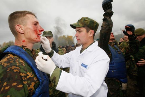 Special forces soldiers taking red beret qualification exam