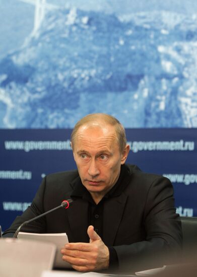 Vladimir Putin chairing meeting on Russky Island