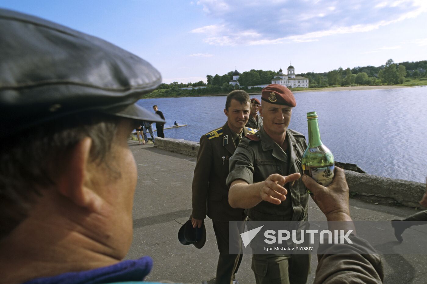 Pskov people are meeting French paratroopers