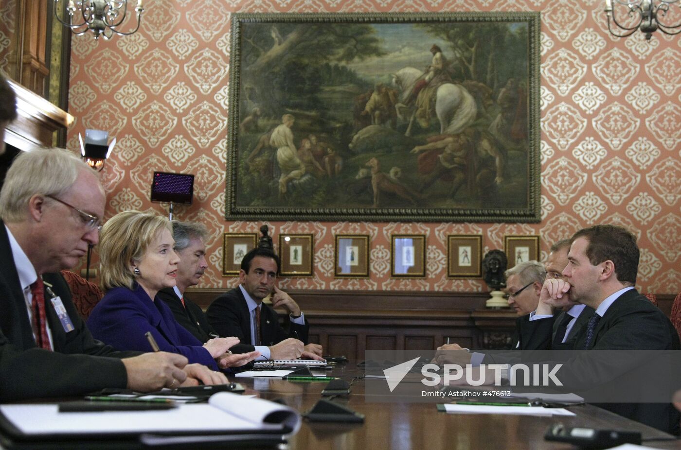 Dmitry Medvedev meets with Hillary Clinton