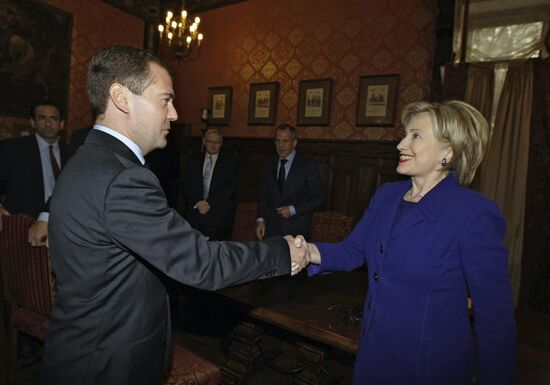 Dmitry Medvedev meets with Hilary Clinton