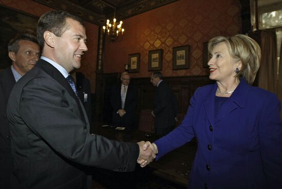 Dmitry Medvedev meets with Hilary Clinton