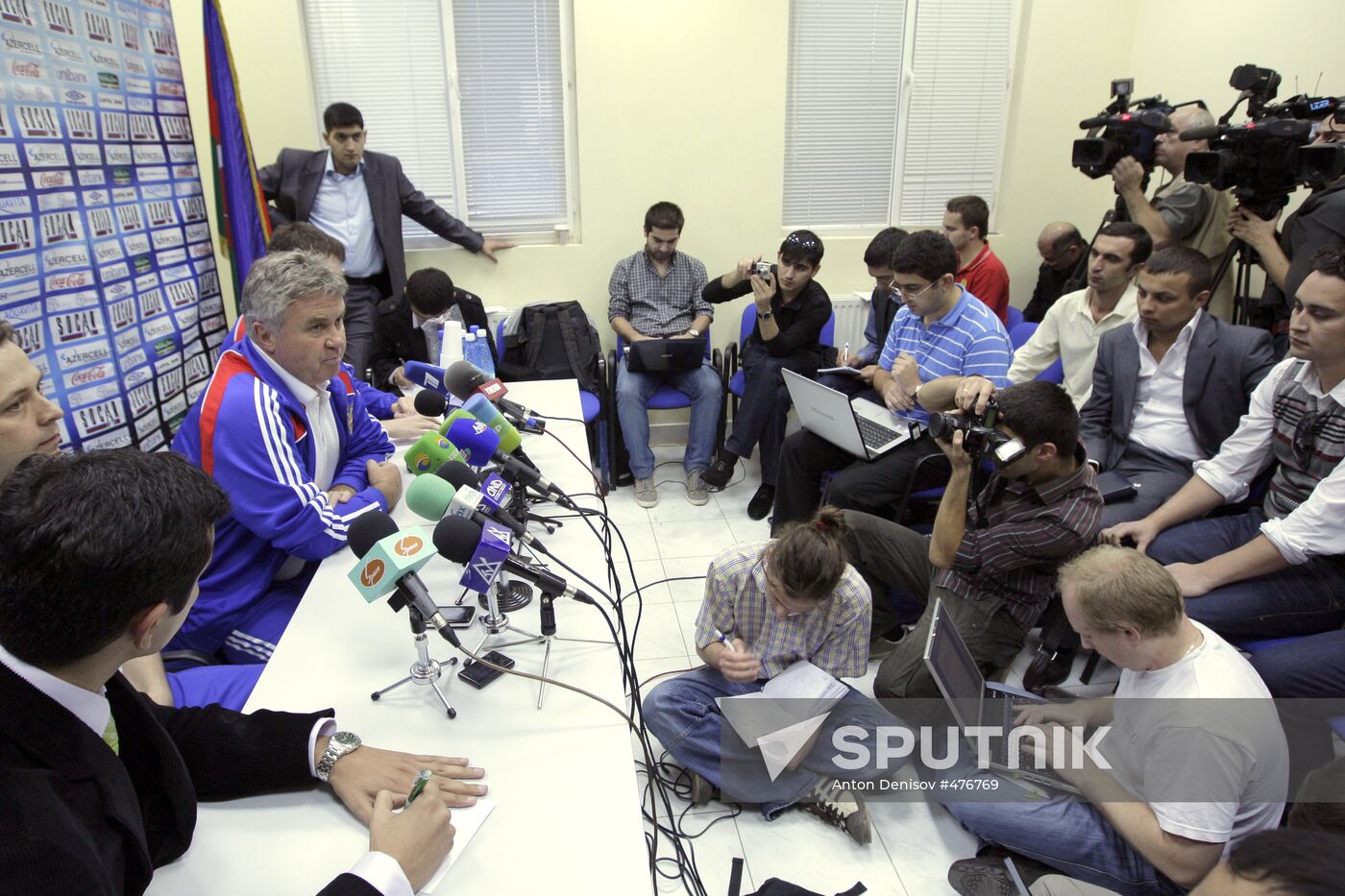 News conference by Guus Hiddink