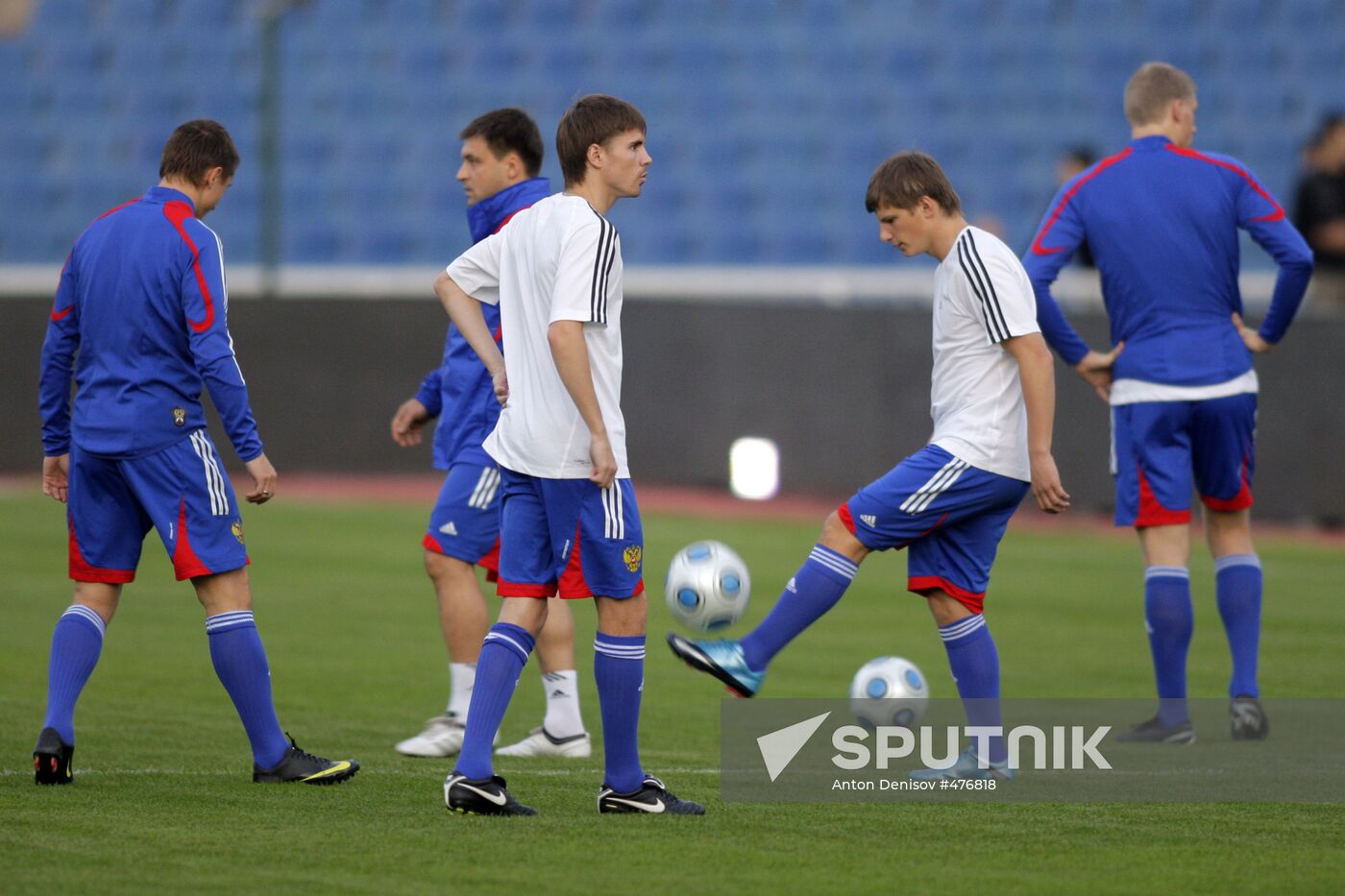 Russian Football Team holds open training session