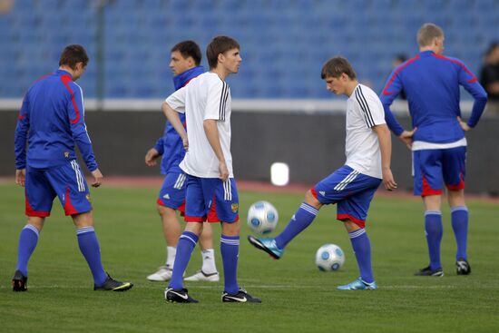 Russian Football Team holds open training session