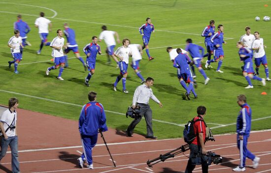 Russian Football Team holds open training session