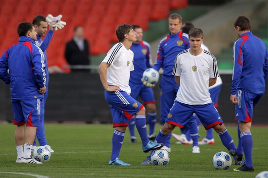 Russian Football Team holds open training session