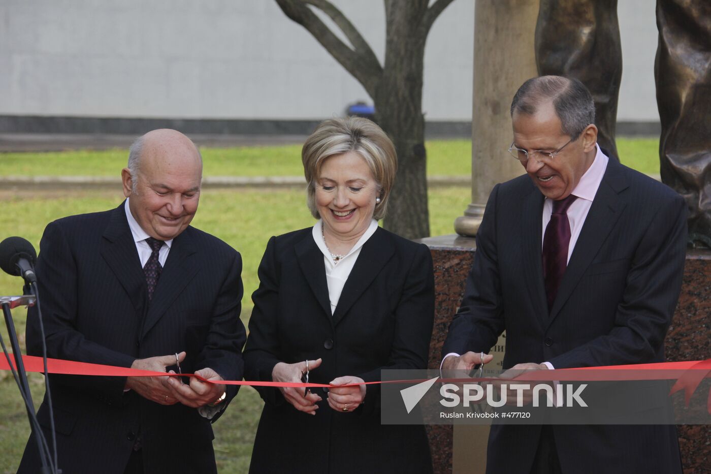 Yury Luzhkov, Hillary Clinton, Sergei Lavrov