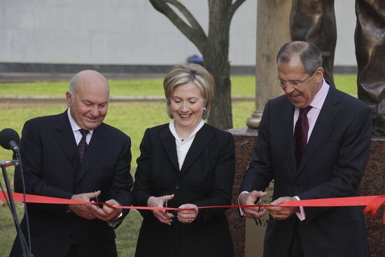 Yury Luzhkov, Hillary Clinton, Sergei Lavrov