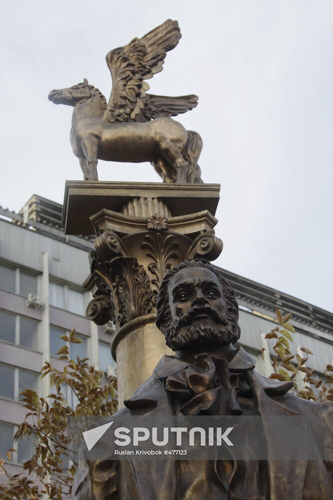 Monument to Walt Whitman