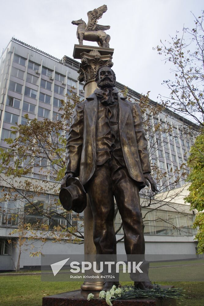 Monument to Walt Whitman