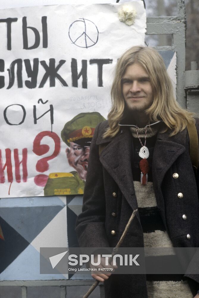 Rally at recruiting station of USSR Defense Ministry
