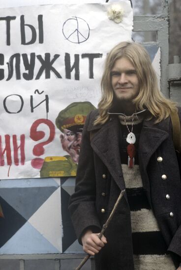 Rally at recruiting station of USSR Defense Ministry