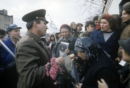 Rally at recruiting station of USSR Defense Ministry