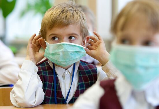 Flu prevention at Yuzhno-Sakhalinsk school