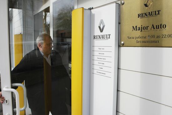 Entrance to Major Auto