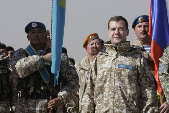 Dmitry Medvedev attends CSTO military exercise