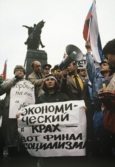 Valeria Novodvorskaya at unauthorized rally