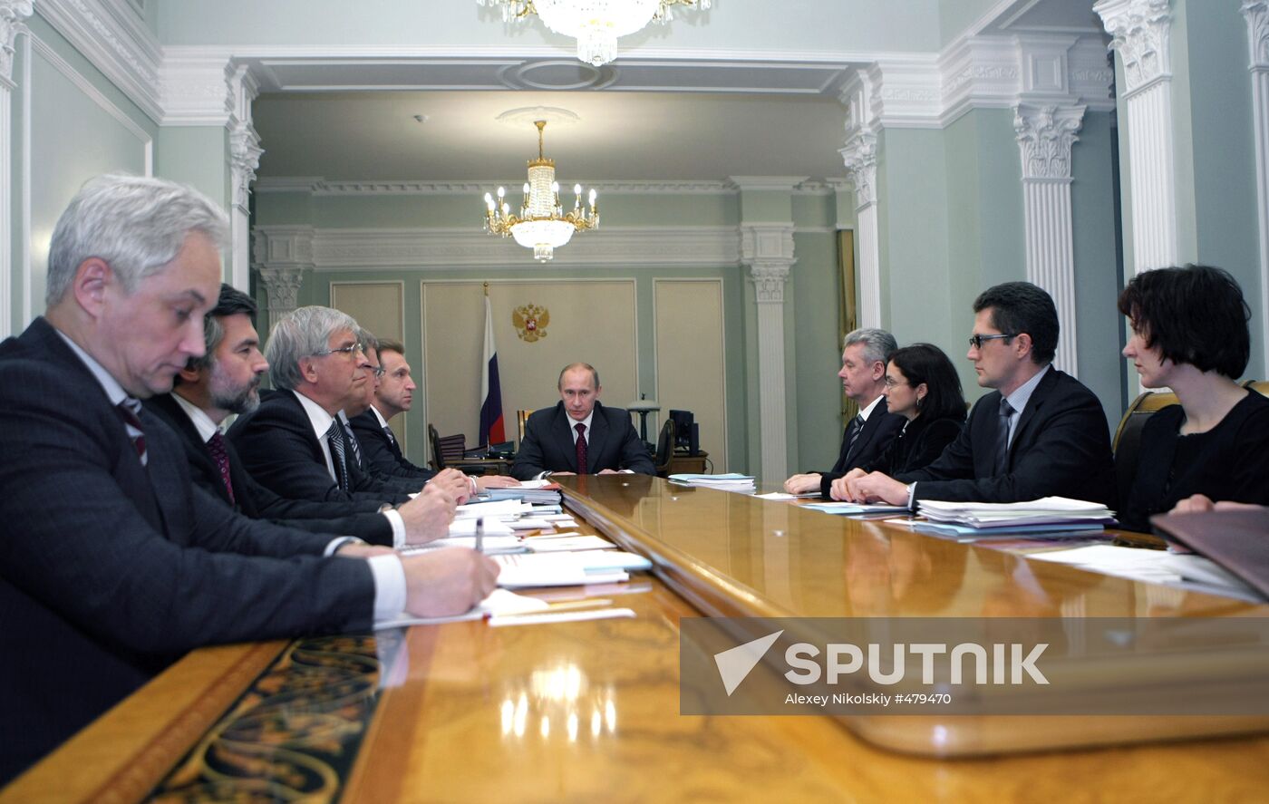 Vladimir Putin chairs meeting on economy