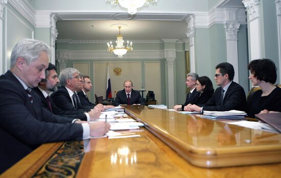 Vladimir Putin chairs meeting on economy