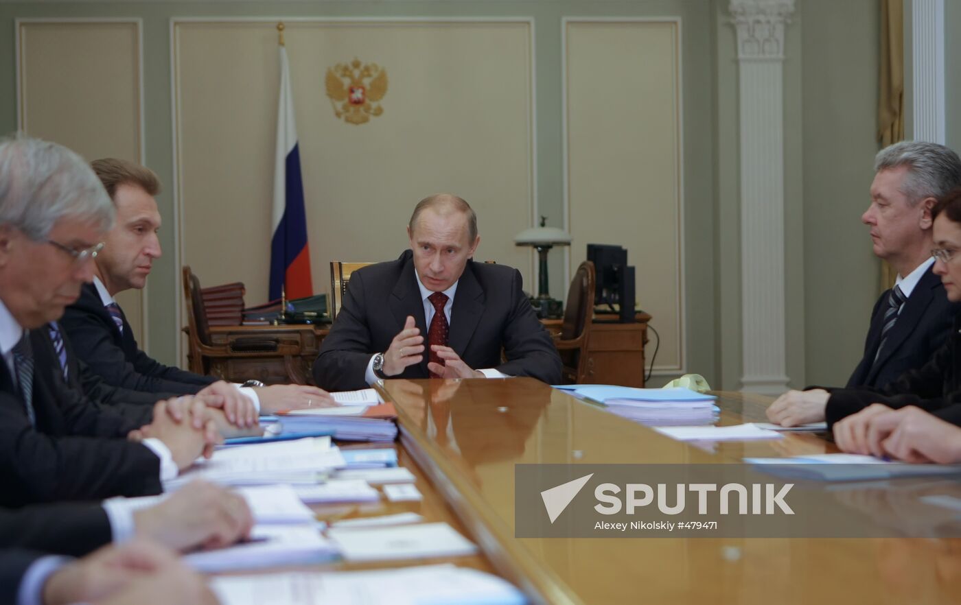 Vladimir Putin chairs meeting on economy