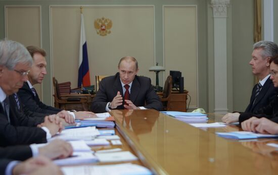 Vladimir Putin chairs meeting on economy
