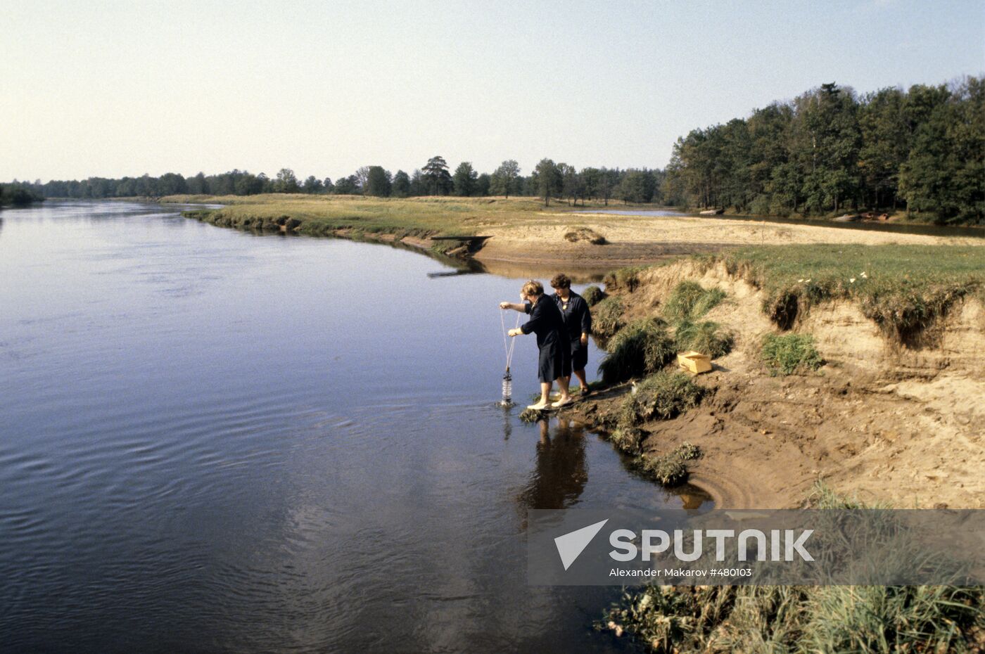 Water purity tested in Klyazma River