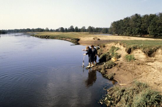 Water purity tested in Klyazma River
