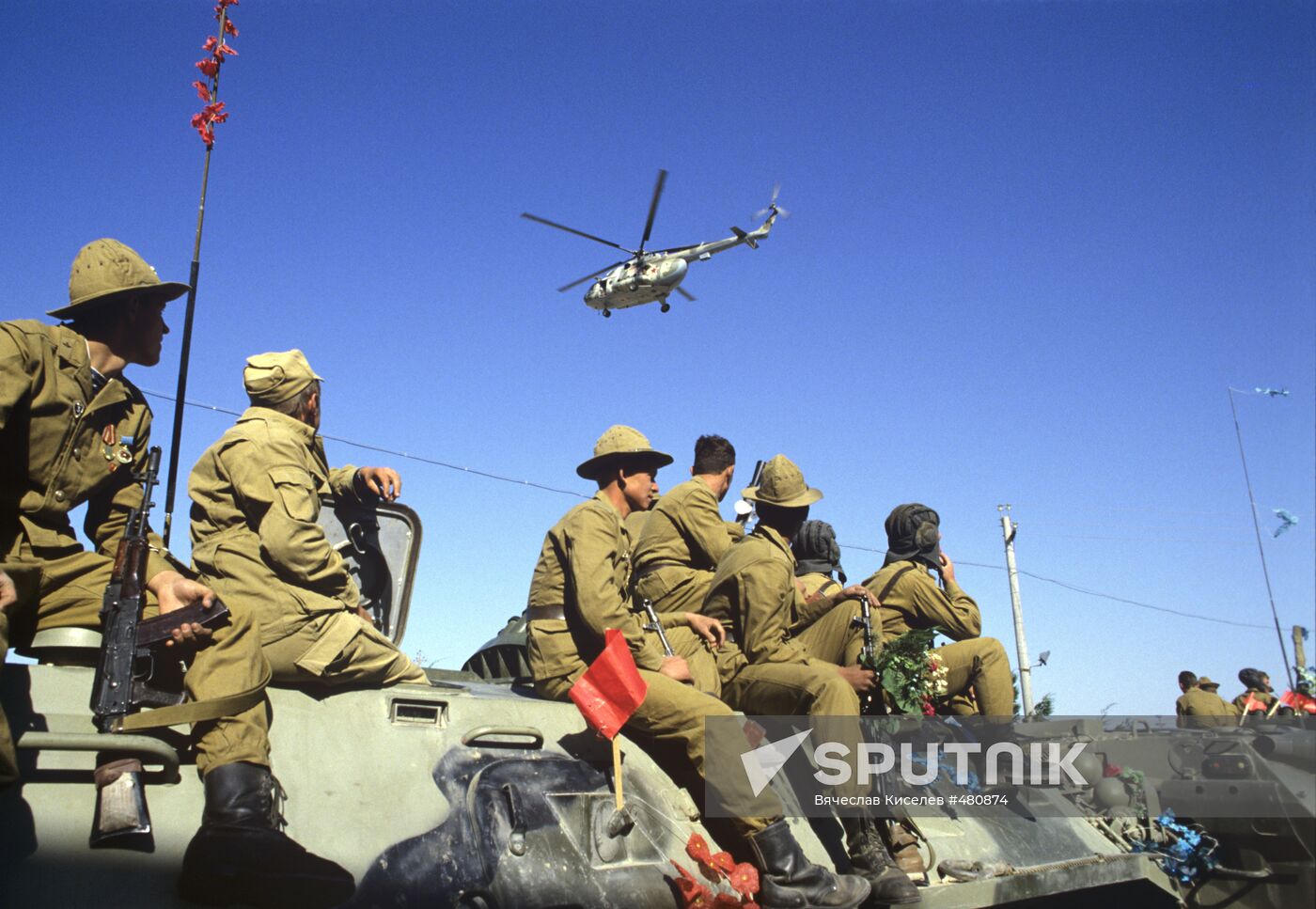 Soviet troops return from Afghanistan