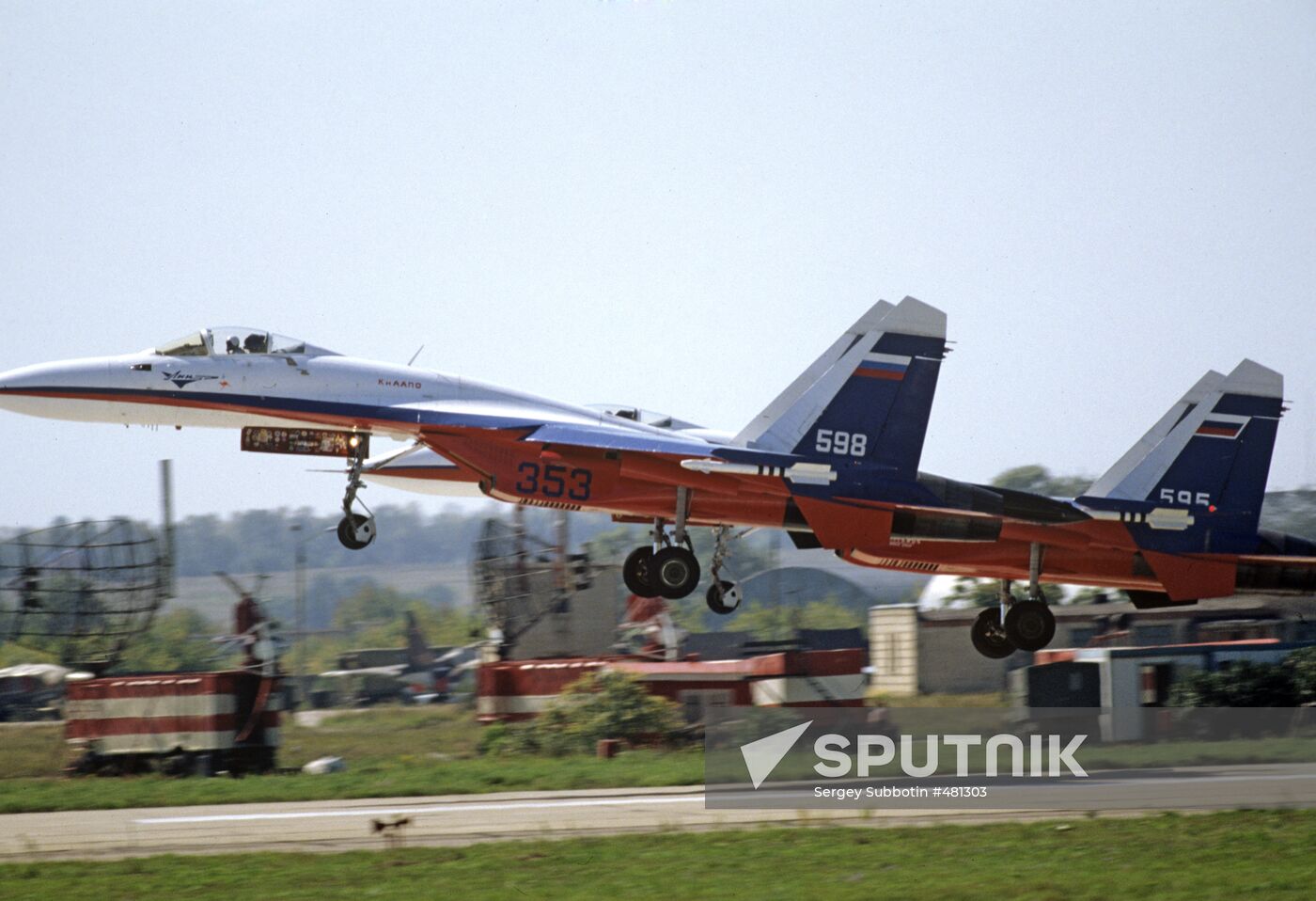 Su-27 pair takes off