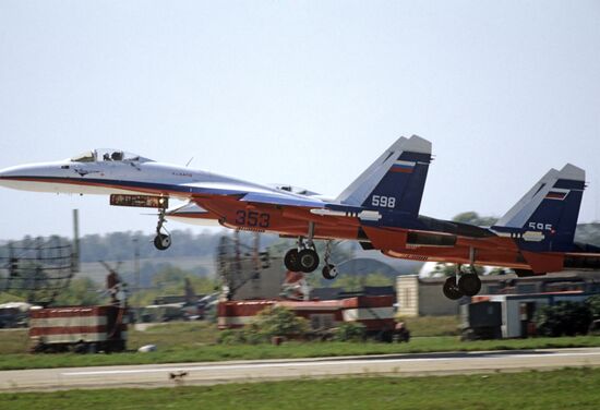 Su-27 pair takes off