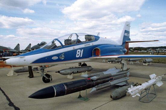 MiG-AT trainer